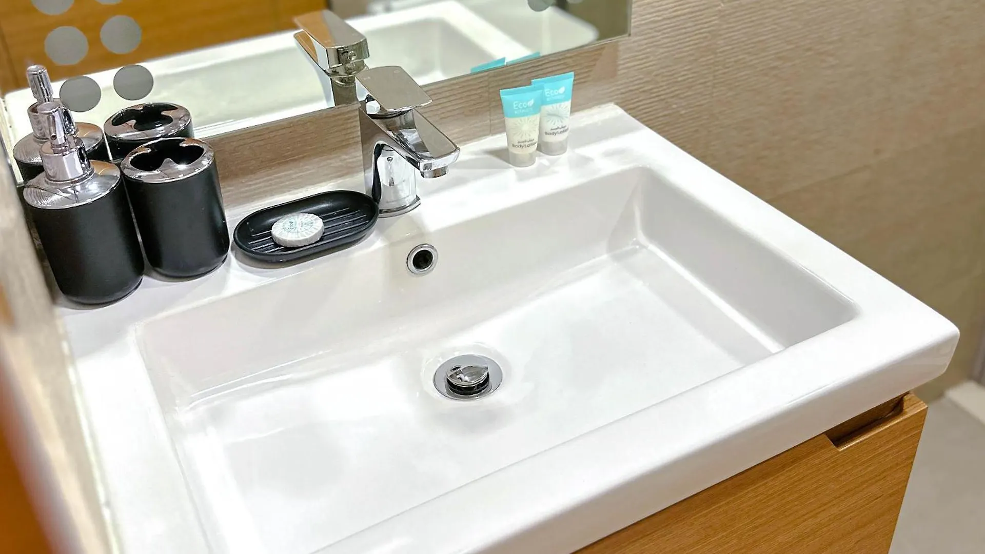Naseem - Comfortable Studio Living In Dar Al Jawhara, Jvc Dubai 0*,  United Arab Emirates